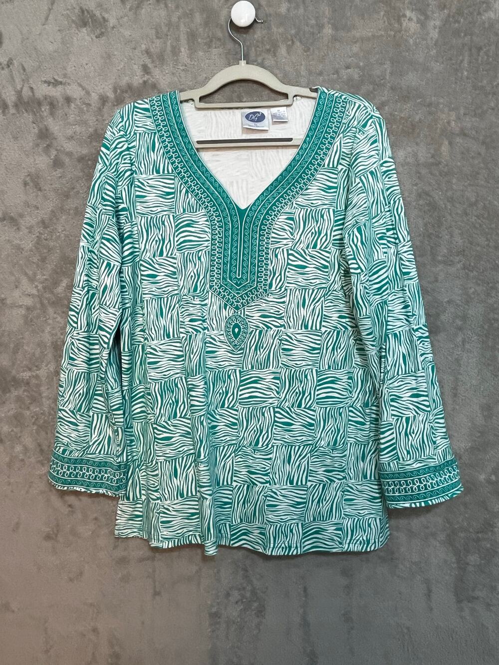 DG2 Diane Gilman Tunic Blouse Medium Turquoise Embroidered Beachy Animal Print